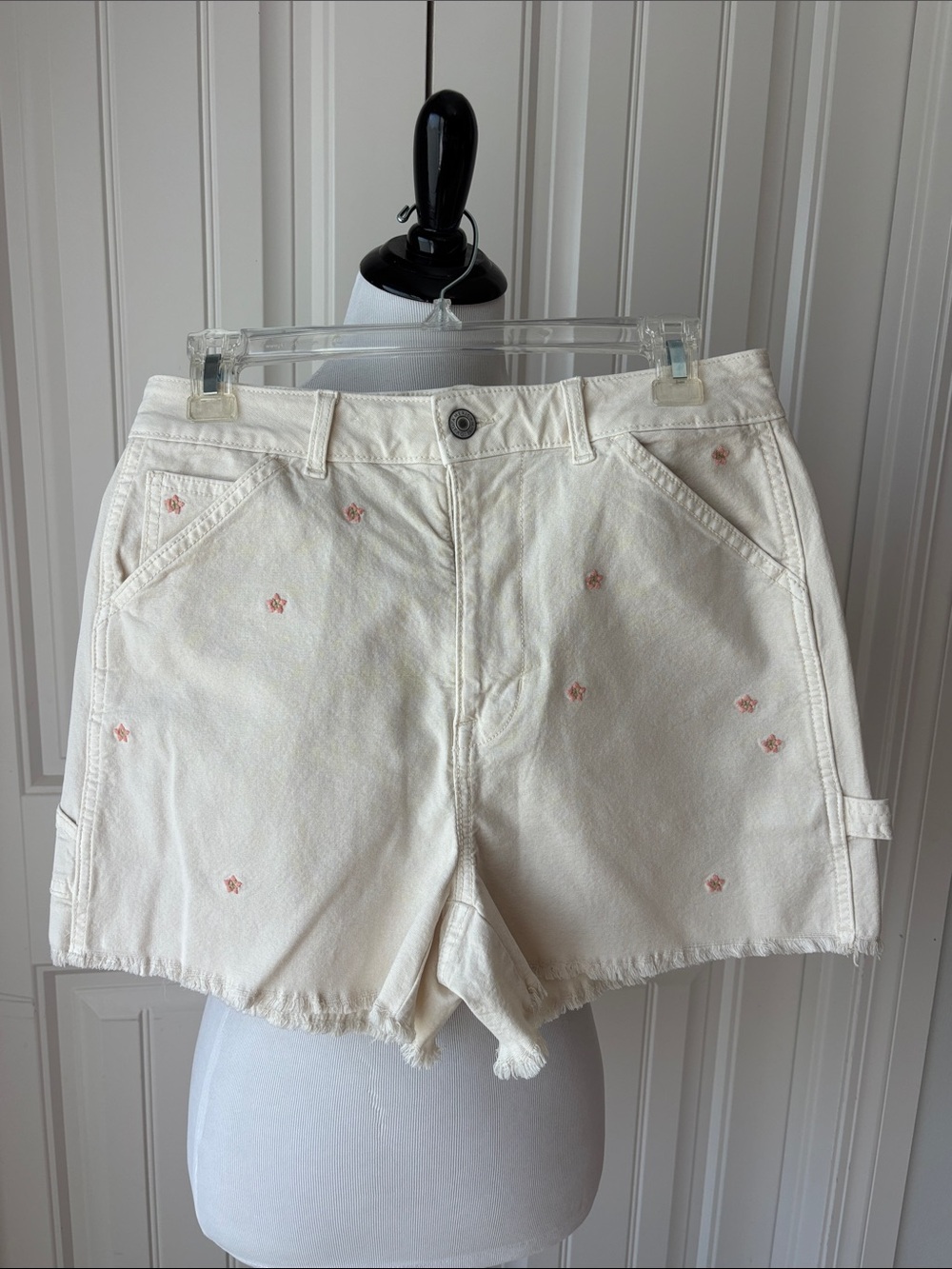 AMERICAN EAGLE Women's Cream Embroidered Utility Shorts